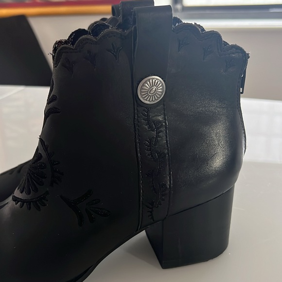 Seyschelles Black Leather embroidered western style booties - Picture 7 of 15